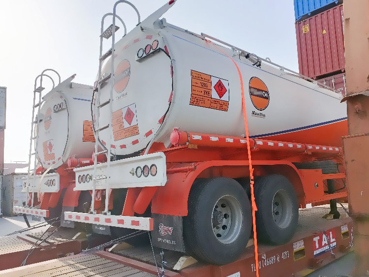 SPV Oil Tank Semi-trailer Loading 2 SPV Oil Tank Semi-trailer Loading 2